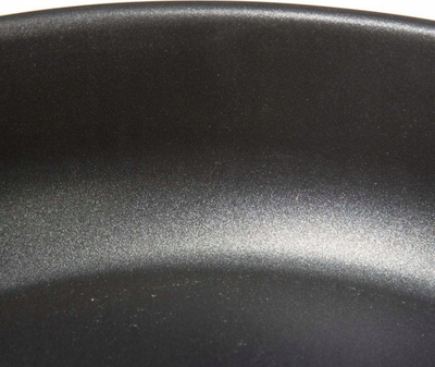 Tigan çeliku inox me kapak, veshje jo ngjitëse, 29.5 cm