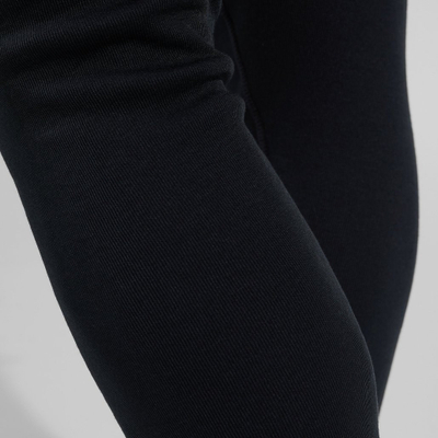 Leggins termo Odlo Active Warm, bazë termike, 100% poliester i ricikluar, të zeza