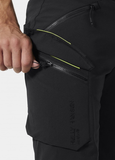 Pantallona të shkurtra pune Helly Hansen Magni Evo Cnct Cargo, 4-way stretch, me xhepa cargo, të zeza