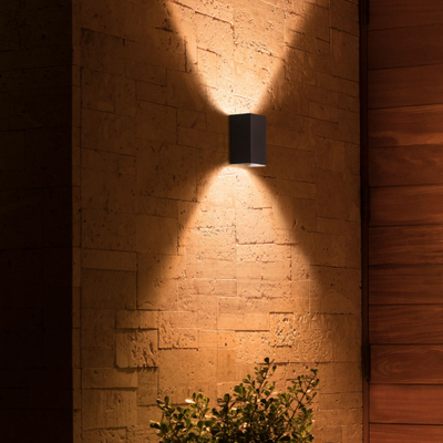 Llambë muri e jashtme Philips Hue Resonate, LED, IP44, e zezë