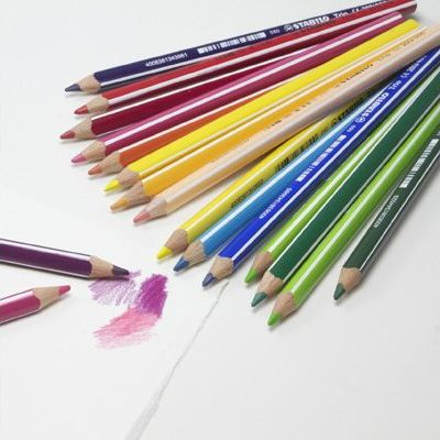 Set lapsash me ngjyra STABILO Trio Thick, 92 copë, formë trekëndore, shumëngjyrësh