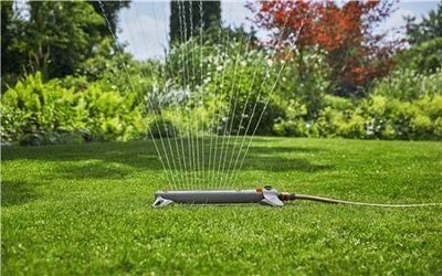 Spërkatës katror kopshti Gardena AquaZoom M, i hirtë / portokalli