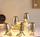 Lampë tavoline OEM GOLD MAN Art Deco, LED me 3 ngjyra, karikim USB, ngjyrë ari