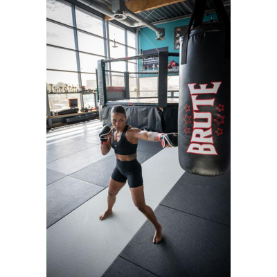 Thes boksi Brute 2.5 FT, 18 kg, PU, i zi me t’kuqe