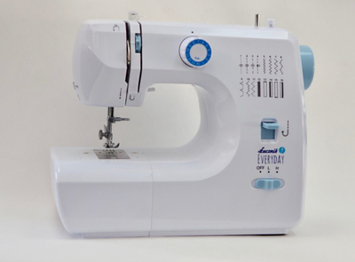 Makine qepëse Łucznik Everyday Automatic, elektromechanike, e bardhë