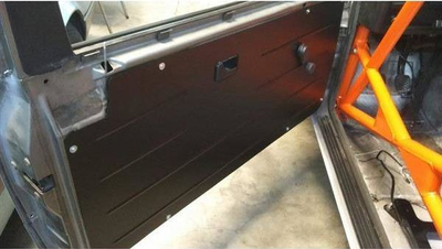 Panele anësore dyresh Drift BMW E30, set për dyert e para, CNC, të zeza