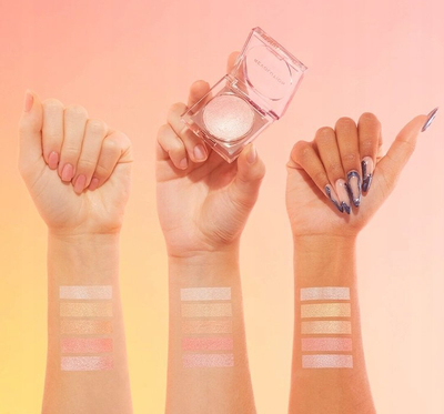 Iluminues puder Makeup Revolution Beam Bright Golden Gal, efekt shkëlqim i butë, ngjyrë e artë