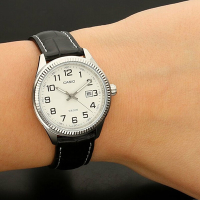 Orë për femra Casio, e zezë