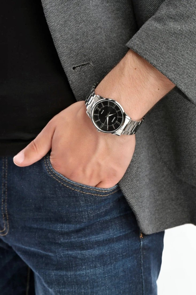 Ore dore Casio Classic LTP1303D 1A, kuarc, rrip metalik, e argjendtë me fytyrë të zezë