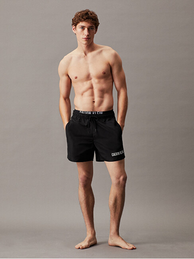 Shorce noti për meshkuj Calvin Klein, të zeza