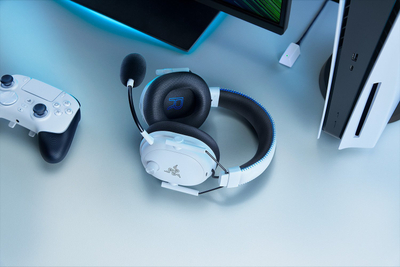 Geјминг слушалки Razer BlackShark V3 Pro, безжични и со кабел, USB и Bluetooth, бели