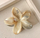 Kapëse flokësh Ecarla Flower SP348, XL 7.5 x 8 cm, beige