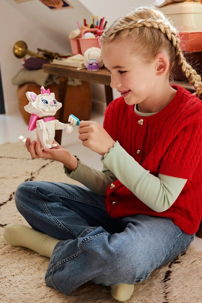 Lodër ndërtimi LEGO Disney The Aristocats Adorable Marie, set figurë, shumëngjyrëshe