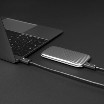 Kabllo Lindy Thunderbolt 4 USB C, 1m, 40 Gb/s, e zezë