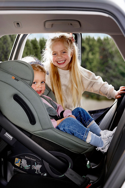 Ulëse për veturë BeSafe Stretch², 61-125 cm, montim me rrip, jeshile Meadow