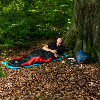 Thes fjetje Nils Camp NC2012, model mummy, deri 10°C, i zi me të kuqe