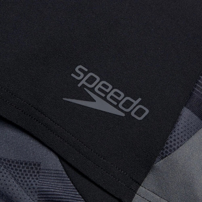 Rroba banje për burra Speedo Endurance+ Max Splice Aquashort, që s’i bën përshtypje klori, thahen shpejt, të zeza me gri