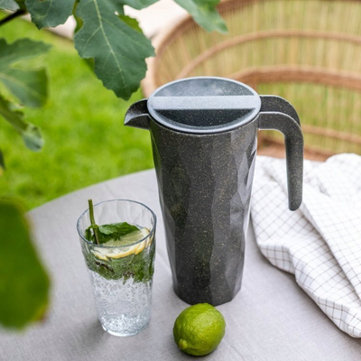 Karafë Koziol Club Pitcher Superglas, 1.5L, plastike rezistente, ngjyrë rërë