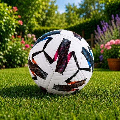 Topi i futbollit LEAN Toys, madhësia 5, 22cm, i bardhë me motiv shumëngjyrësh
