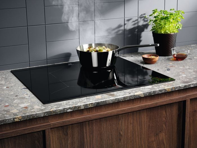 Pianurë me induksion Electrolux EIS62443, 60 cm, me butona me prekje, e zezë