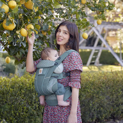 Mbajtëse bebe Ergobaby Omni Breeze Twilight Blue Daisies, rrjetë SoftFlex Mesh, pozicion ergonomik M, blu