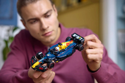 Set LEGO Oracle Red Bull 77243, makinë garash Formula 1, shumëngjyrësh