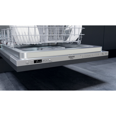 Enëlarëse montuese Hotpoint Ariston HIC 3C26 CW 