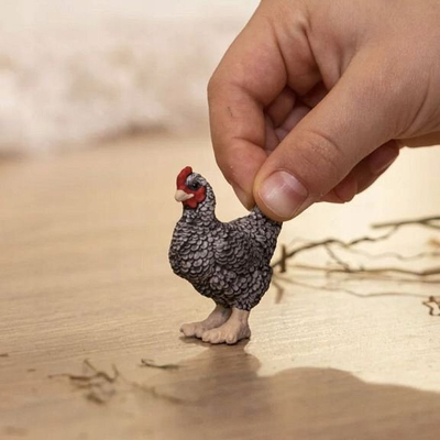 Figurë lodër Schleich Farm World Plymouth Rock Chicken, 4 cm, e lyer me dorë, shumëngjyrëshe