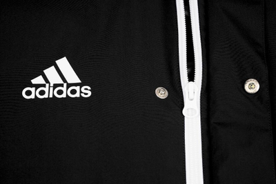 Xhaketë për kalamaj Adidas Entrada 22 All Weather Jr IK4014, poliester i riciklum, me kapuç, e zezë