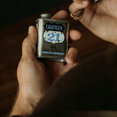 Set dhuratë 18.21 Man Made Book of Good Grooming Vol. 3, Absolute Mahogany Wash 532ml, Oil 59ml, për meshkuj