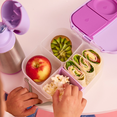 Kuti ushqimi b.box Mini Snack Box, 2 ndarje, me dorezë, blu e errët