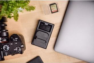Karikues dykanalsh për kamera Newell FDL-USB-C, për bateri NP-FW50, me ekran LCD, i zi