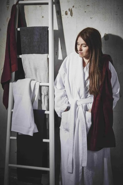 Rrobë banje Royal Bathrobe ROYAL TOUCH, material i butë, për burra dhe goca
