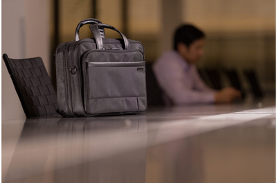 Çantë dore për laptop Kensington Contour 2.0, 15.6", e zezë