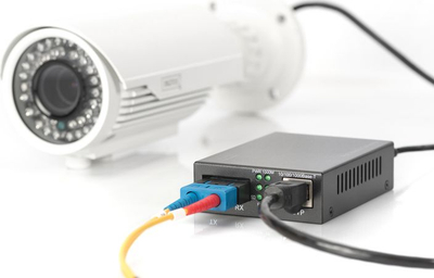 Konvertues media PoE Digitus Gigabit, RJ45 në SC, fibër MM, i zi