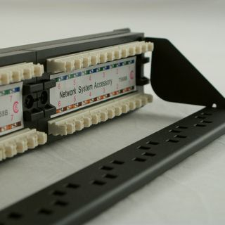 Панел пач NetRack 19\", 24 порти, Cat.6 UTP, црн