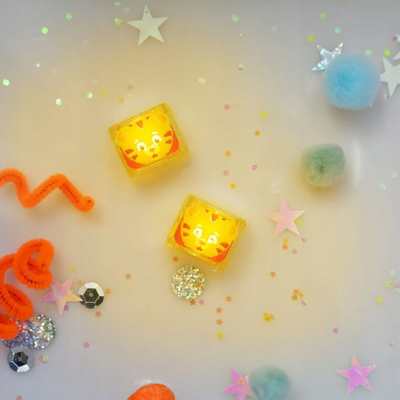 Lodër kubë drite Glo Pals Daniel Tiger, 4 copë, ndizet në ujë, portokalli