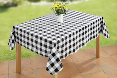Mbulesë tryeze Maximex Classic, që s’e ha shiu as dielli, 140x180 cm, me kuadrata bardh e zi