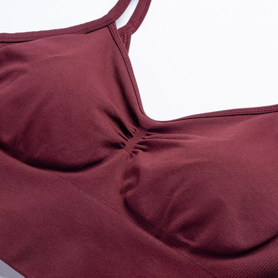 Bra sportiv IQ Ilaria W 92800625368, mbajtje e mesme, najlon edhe elastan, i zi