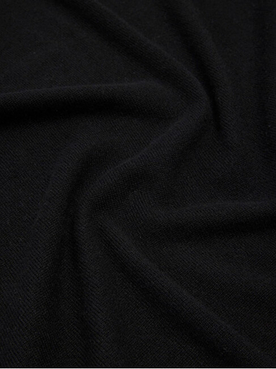 Shall për femra GUESS, i zi