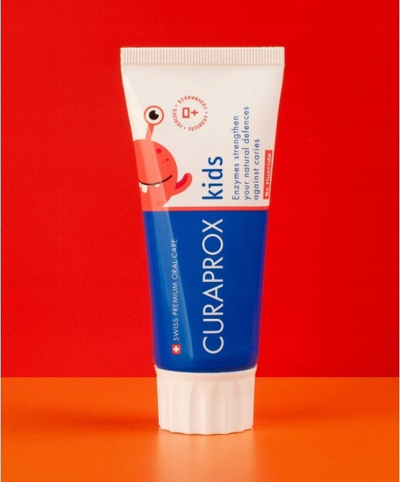 Pasta e dhëmbëve për kalamoj Curaprox Kids me shije luleshtrydhe, pa fluor, 60 ml