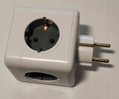 Adapter prizash Compulocks Aura Line, 4x Schuko, 2x USB, i bardhë gri