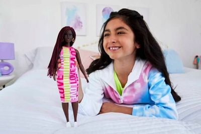 Kukull Barbie Mattel Fashionistas Fashionable Friends HBV18, me rroba moderne