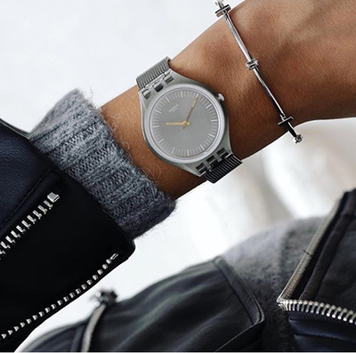Orë dore Swatch SVOM100M