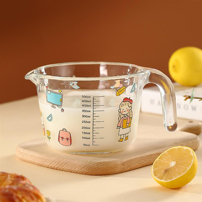 Bokall qelqi matëse 500ml , dizajne te ndryshme . DELI GLASSWARE