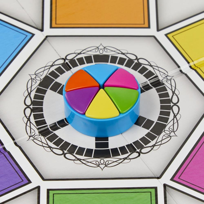 Lojë tavoline Hasbro Trivial Pursuit Decades 2010–2020, kuiz me pop kulturë, për 2–6 lojtarë