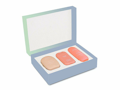 Set HAAN Tiny Coral - krem për duar Carrot Kick 50 ml + pastë e dhëmbëve Life's a Beach 55 ml + sprej për pastrimin e duarve Sunset Fleur 30 ml