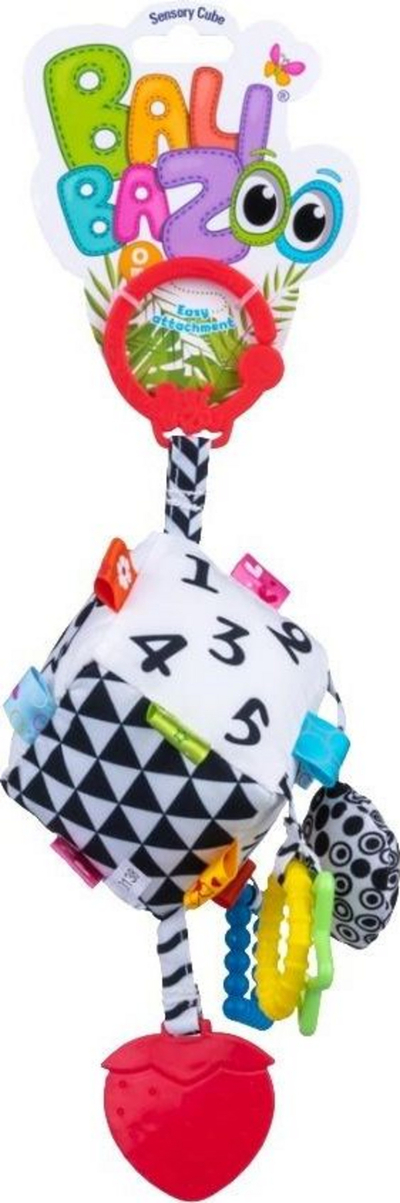 Играчка привезок за бебе Balibazoo Сензорна Коцка, текстилна коцка, со глодалка, црно-бела