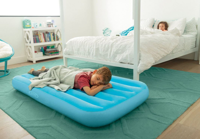 Dyshek ajri për kalamoj Intex Cozy Kidz, 88x157 cm, me sipërfaqe të butë, ngjyra përzier