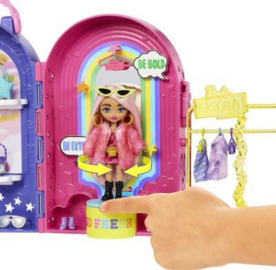 Set loje Barbie Extra Minis Fashion Boutique, kukull e vogël, 15 aksesorë, multingjyrësh